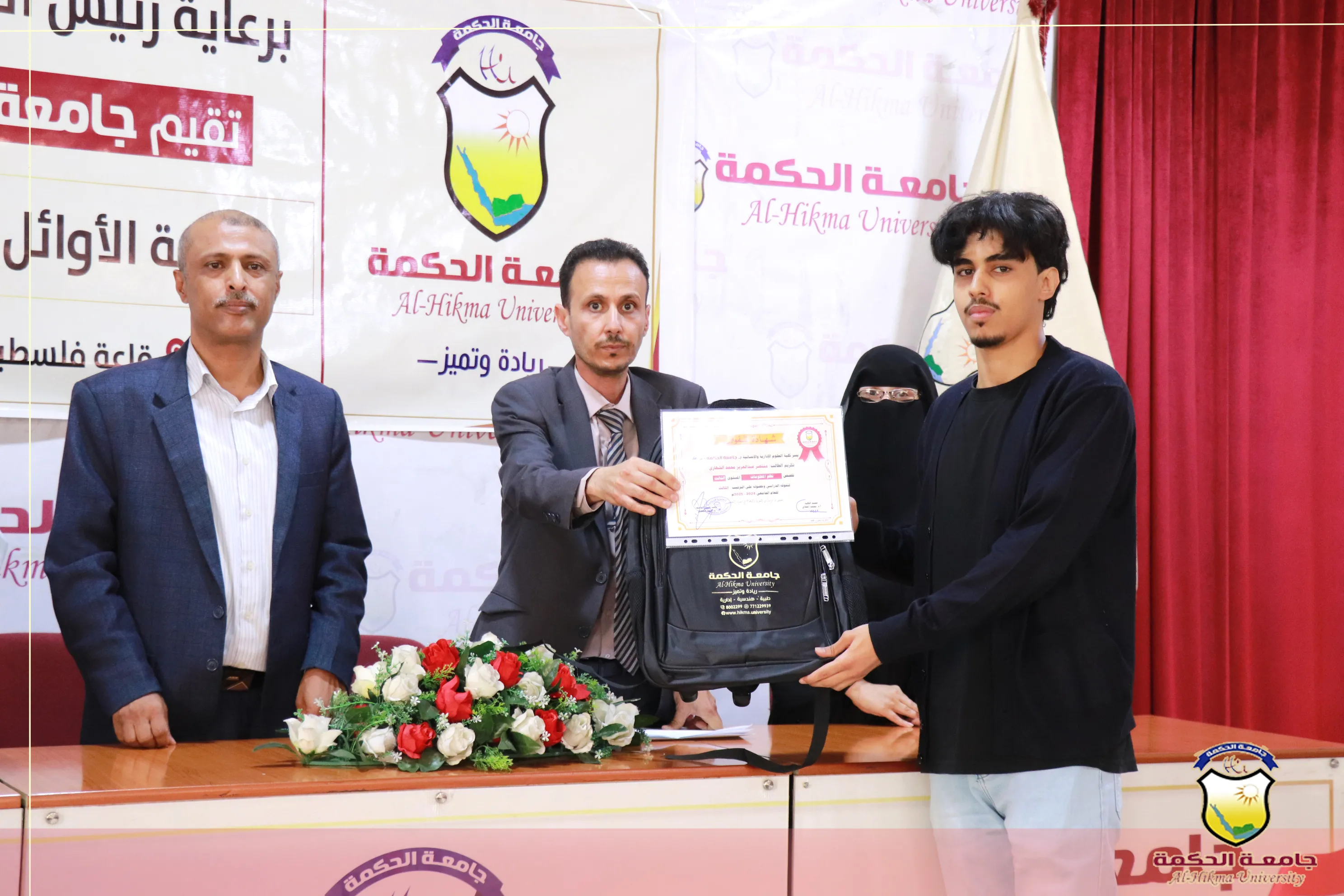 جامعة الحكمة تفتتح فعاليات حفل تكريم أوائل طلابها بكلية العلوم الإدارية والإنسانية للعام الجامعي 2024-2025م