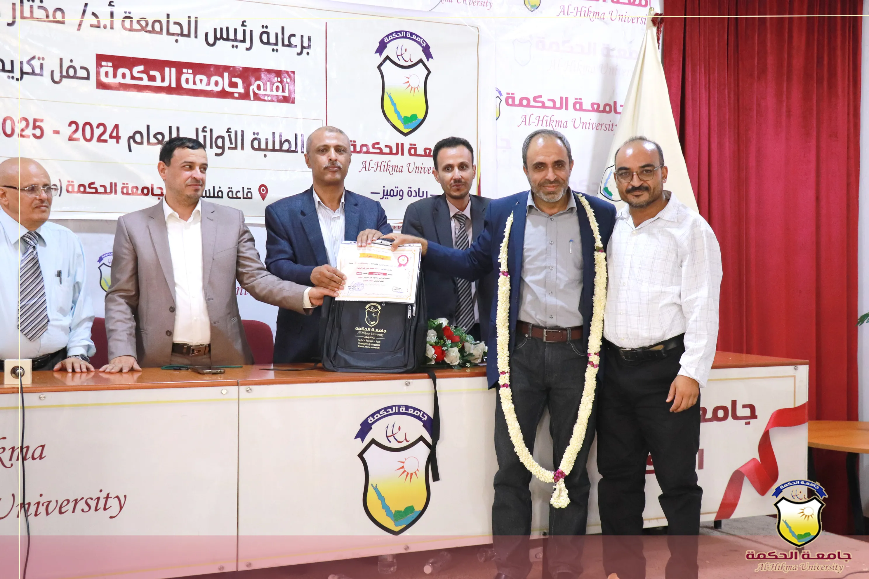 جامعة الحكمة تفتتح فعاليات حفل تكريم أوائل طلابها بكلية العلوم الإدارية والإنسانية للعام الجامعي 2024-2025م