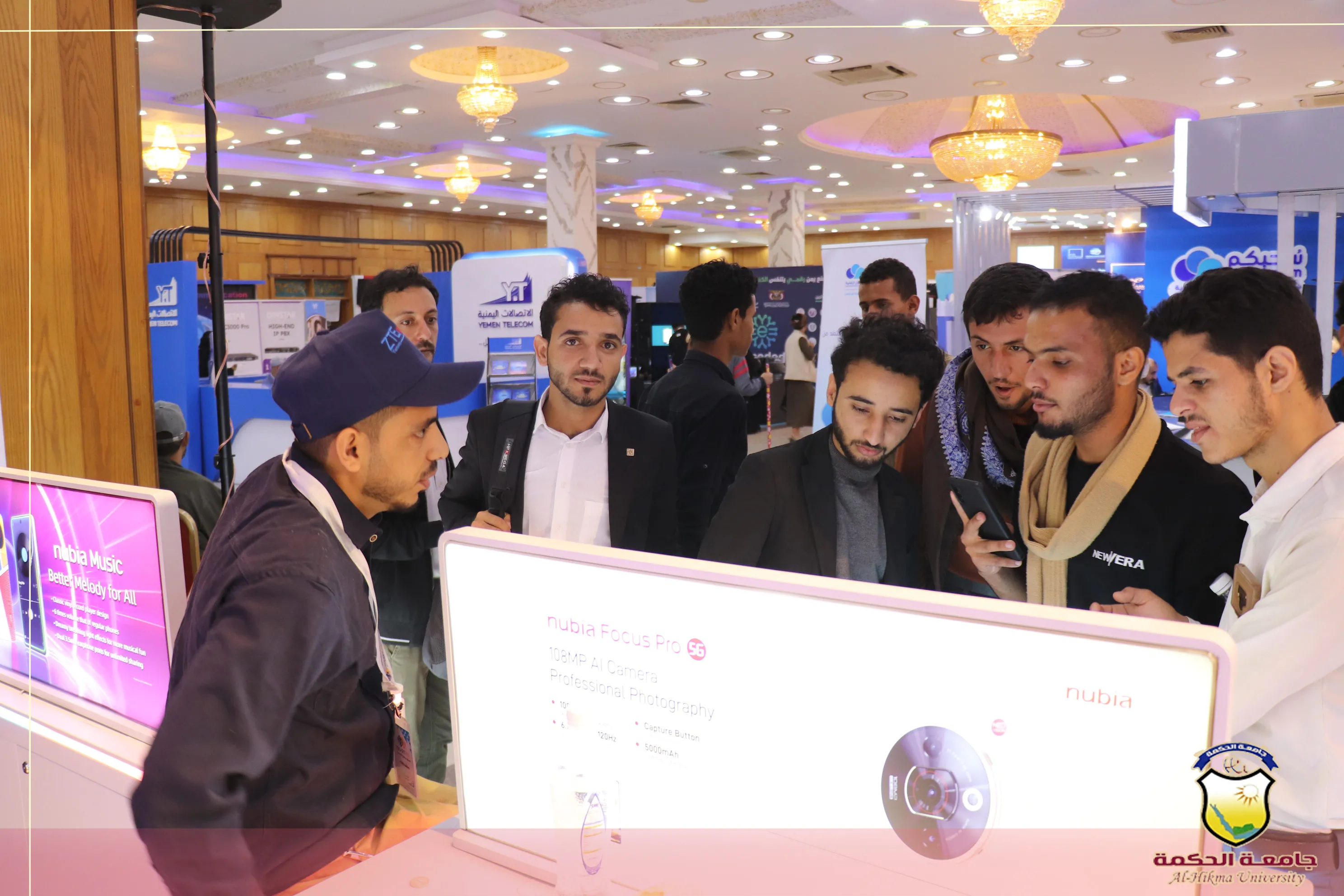 طلاب قسم تقنية المعلومات بجامعة الحكمة يزورون معرض (بروج التقني SMART-EX 2025) في صنعاء