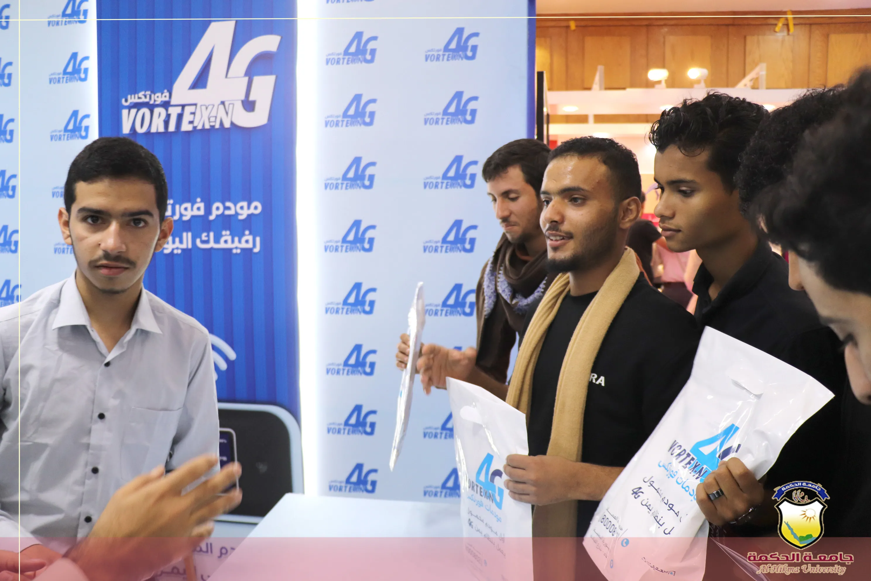 طلاب قسم تقنية المعلومات بجامعة الحكمة يزورون معرض (بروج التقني SMART-EX 2025) في صنعاء