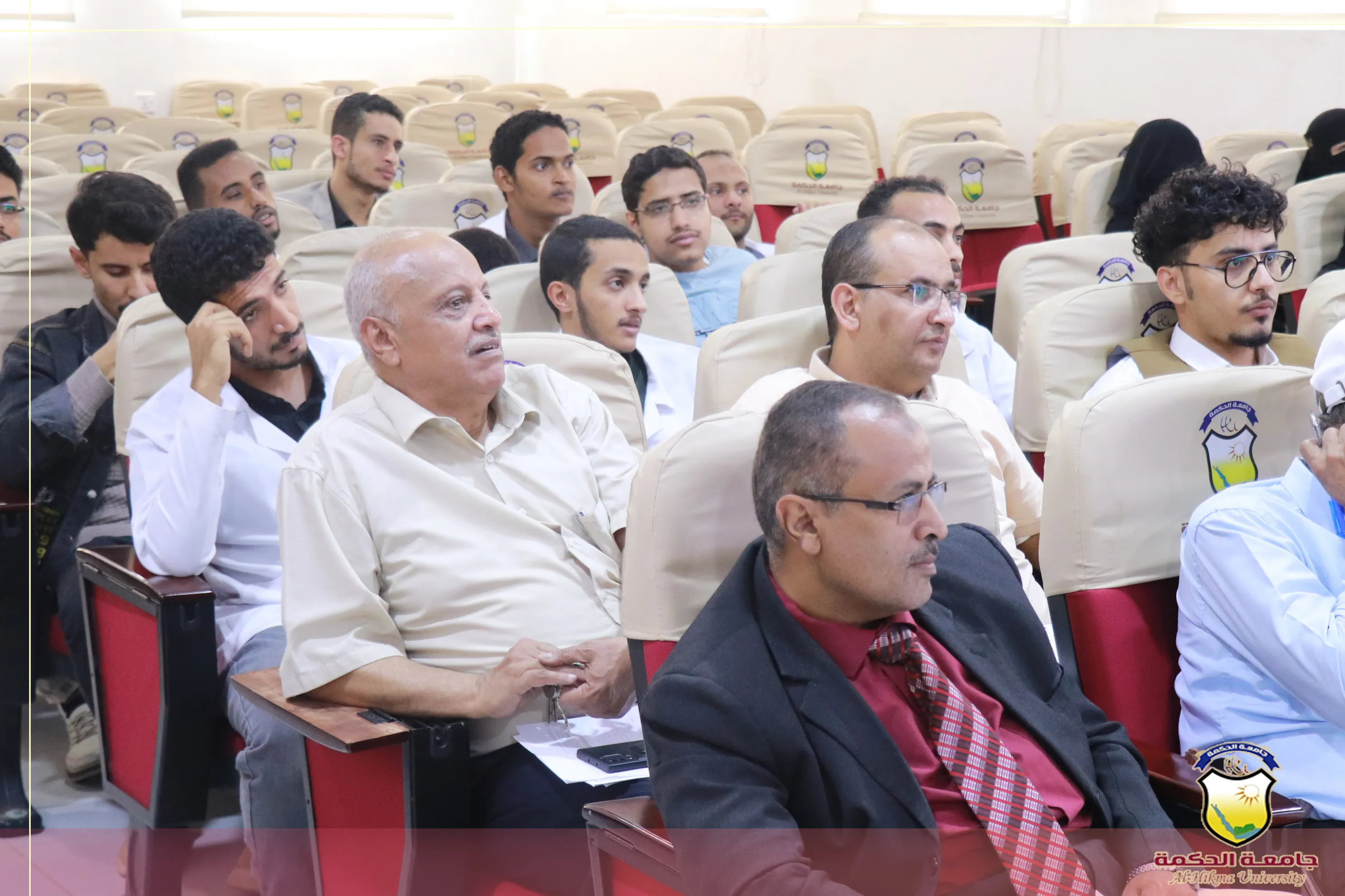قسم الطب العام والجراحة بـ جامعة الحكمة - اليمن ينظم سمنار علمي حول (استراتيجية التعليم لحل المشكلة الصحية)
