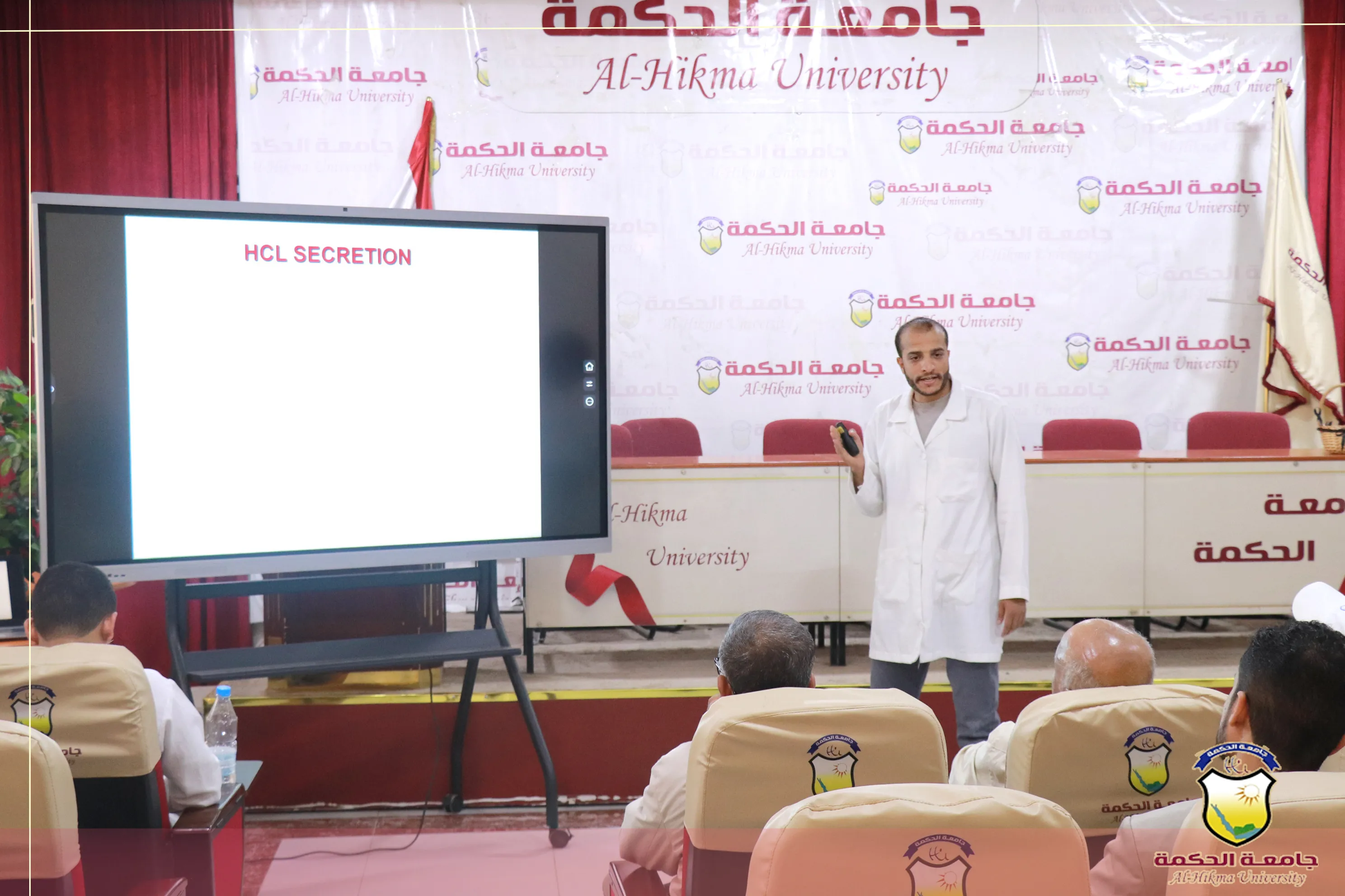 قسم الطب العام والجراحة بـ جامعة الحكمة - اليمن ينظم سمنار علمي حول (استراتيجية التعليم لحل المشكلة الصحية)