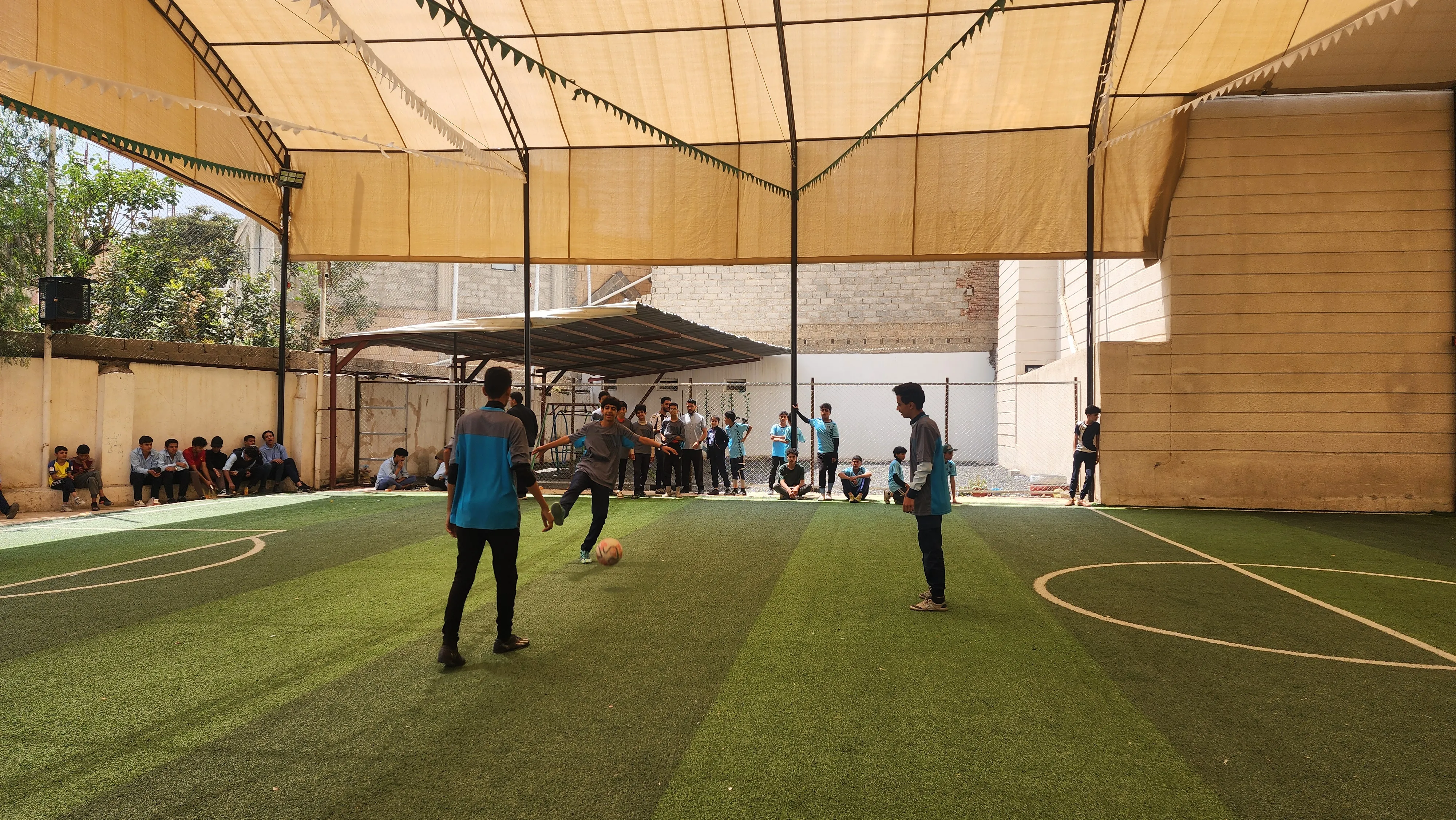 برعاية جامعة الحكمة؛ تعليمية الثورة تكرم الفرق الرياضية الفائزة بالدوري الرياضي الخاص بالمولد النبوي الشريف في مدارس العربي