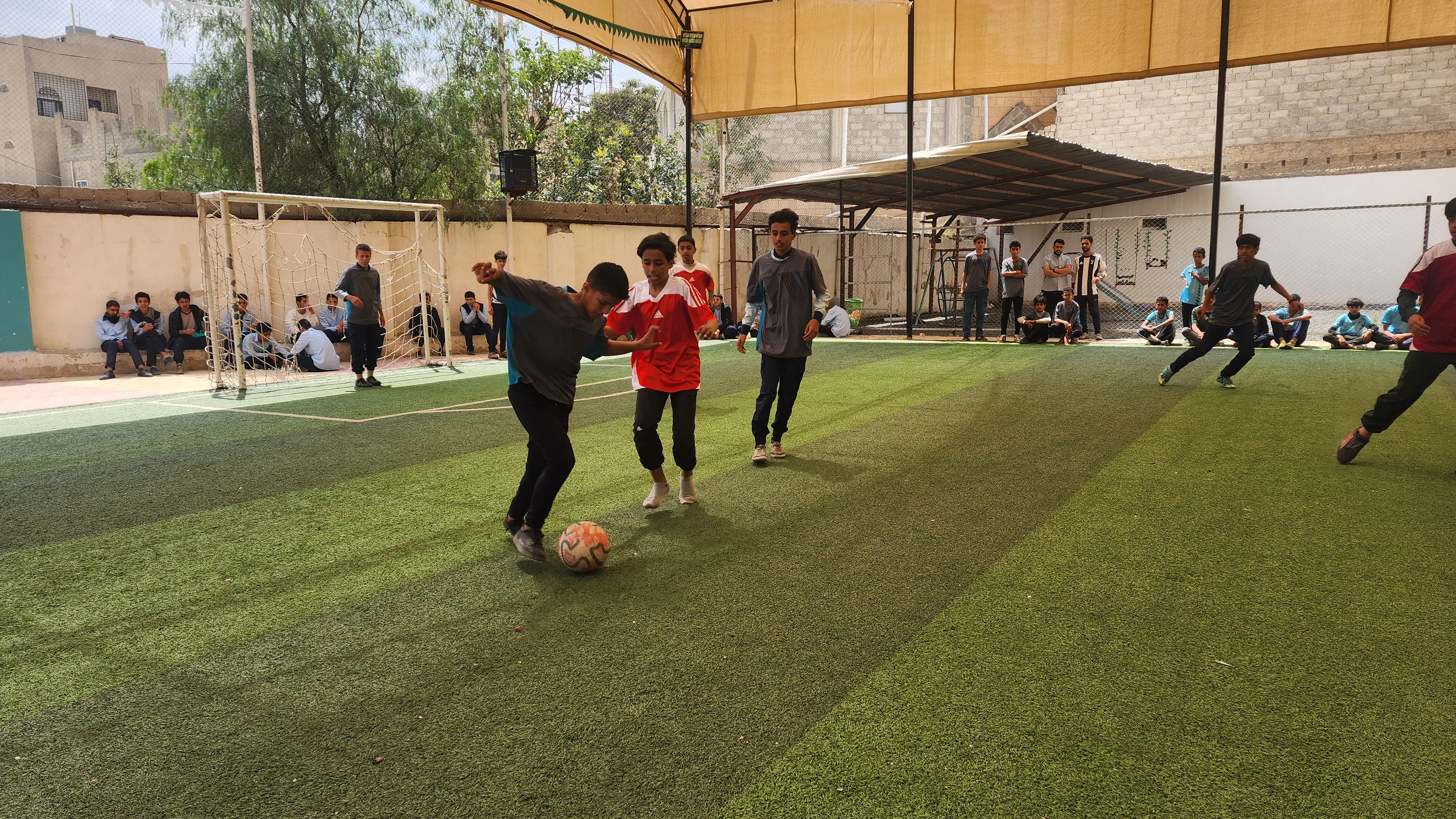 برعاية جامعة الحكمة؛ تعليمية الثورة تكرم الفرق الرياضية الفائزة بالدوري الرياضي الخاص بالمولد النبوي الشريف في مدارس العربي