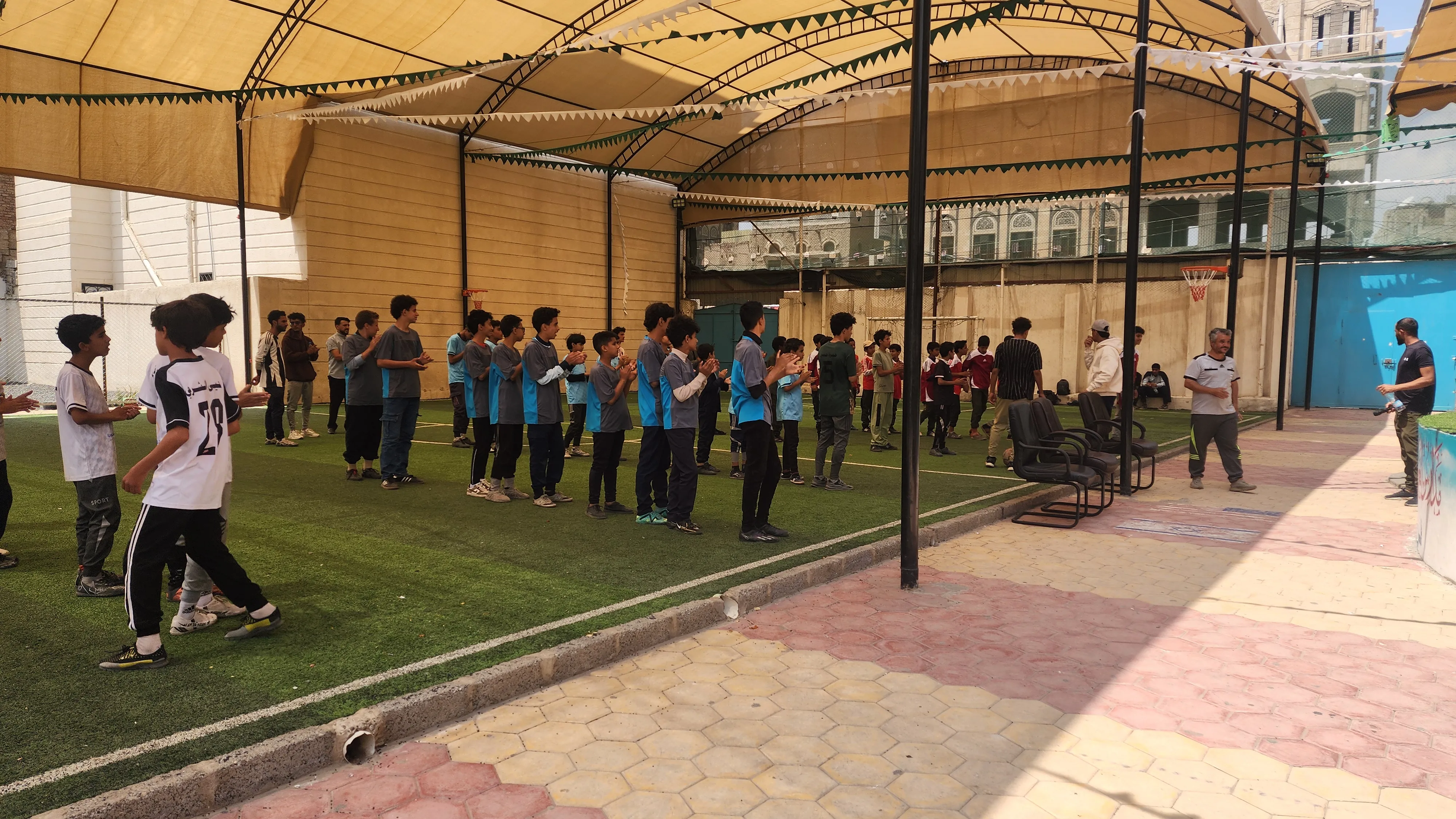 برعاية جامعة الحكمة؛ تعليمية الثورة تكرم الفرق الرياضية الفائزة بالدوري الرياضي الخاص بالمولد النبوي الشريف في مدارس العربي