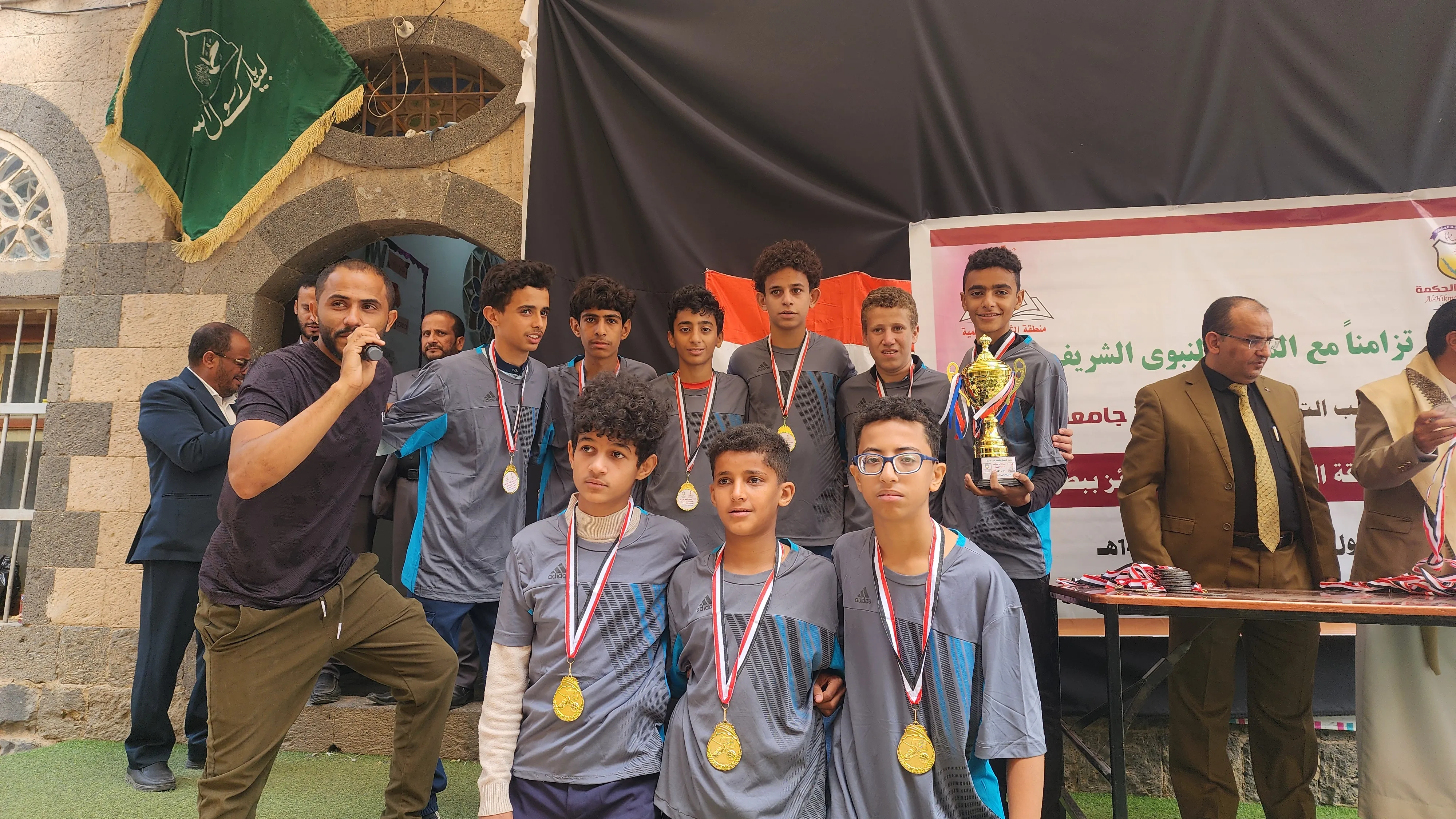 برعاية جامعة الحكمة؛ تعليمية الثورة تكرم الفرق الرياضية الفائزة بالدوري الرياضي الخاص بالمولد النبوي الشريف في مدارس العربي