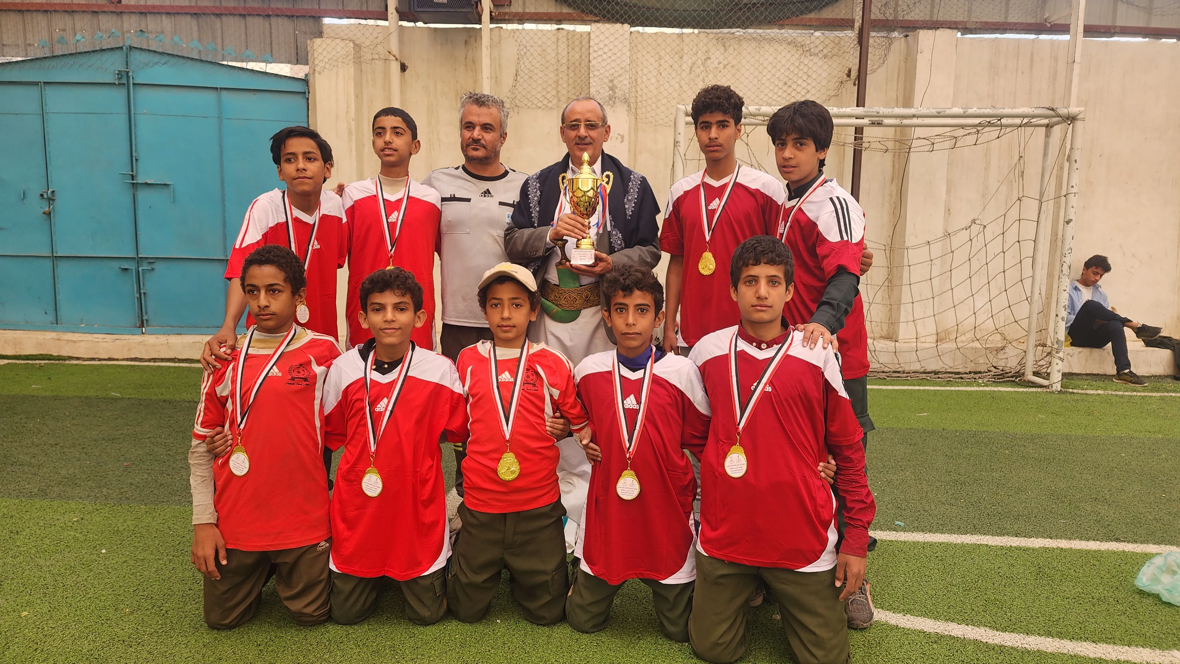 برعاية جامعة الحكمة؛ تعليمية الثورة تكرم الفرق الرياضية الفائزة بالدوري الرياضي الخاص بالمولد النبوي الشريف في مدارس العربي