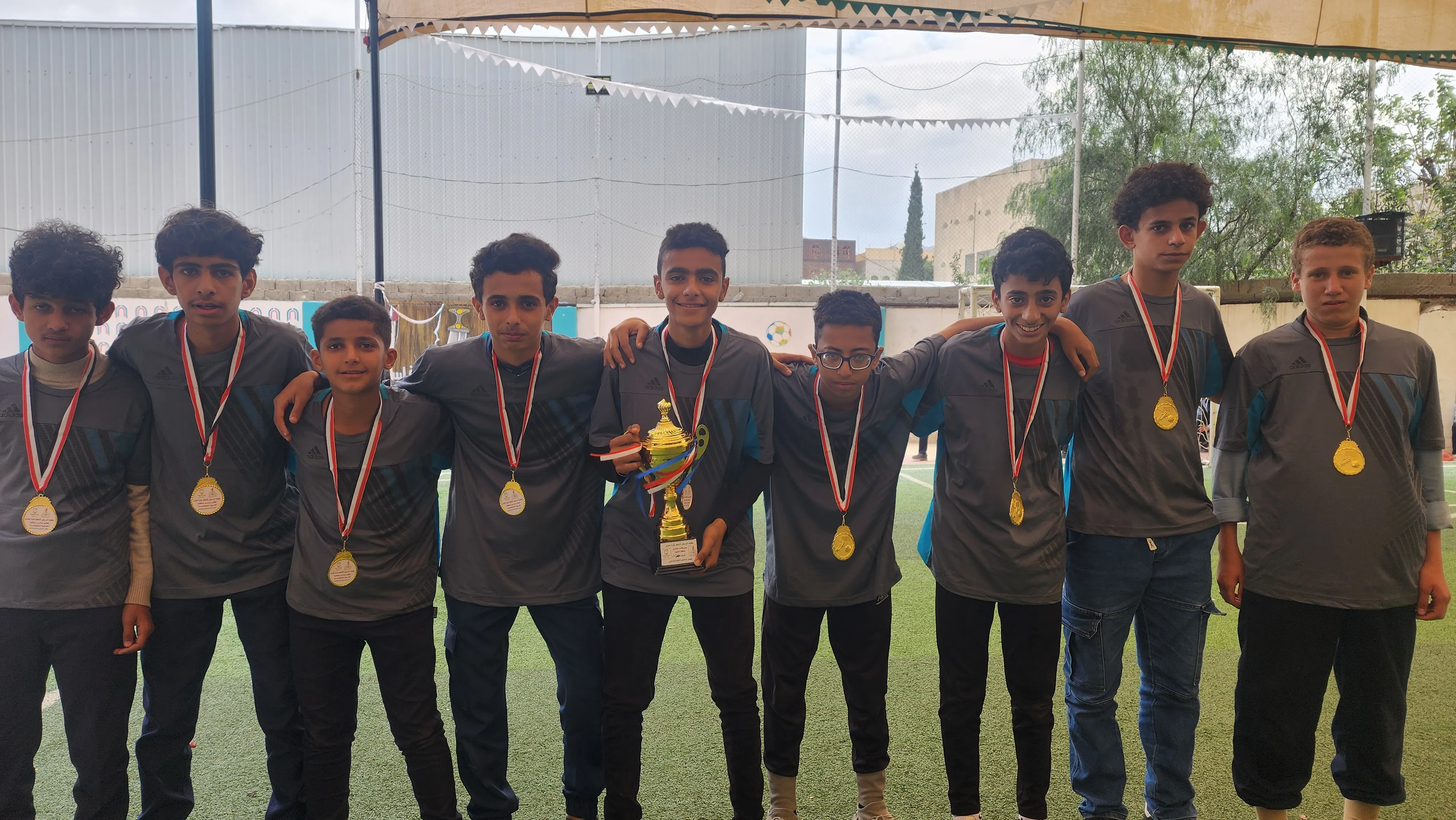 برعاية جامعة الحكمة؛ تعليمية الثورة تكرم الفرق الرياضية الفائزة بالدوري الرياضي الخاص بالمولد النبوي الشريف في مدارس العربي