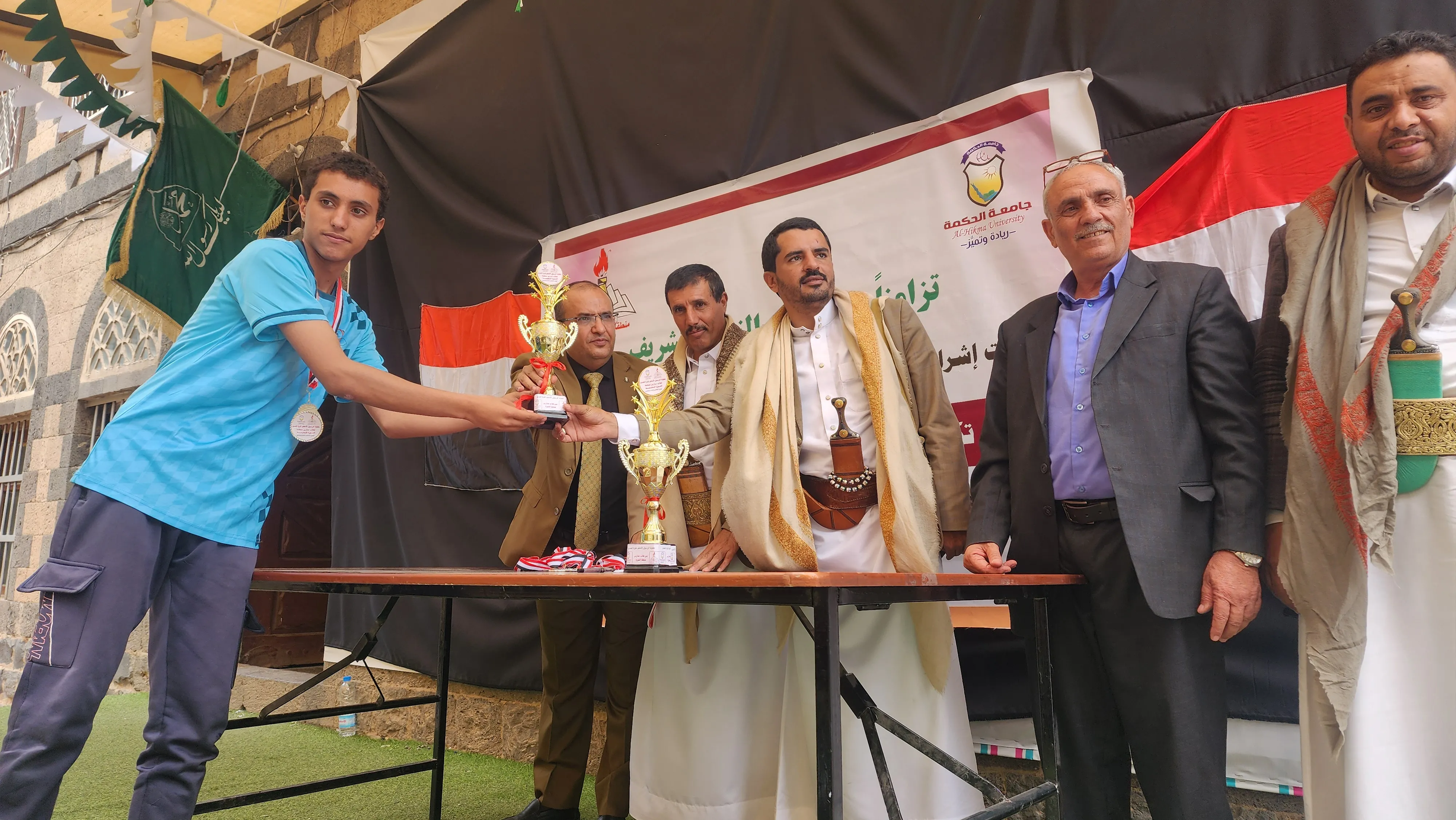 برعاية جامعة الحكمة؛ تعليمية الثورة تكرم الفرق الرياضية الفائزة بالدوري الرياضي الخاص بالمولد النبوي الشريف في مدارس العربي