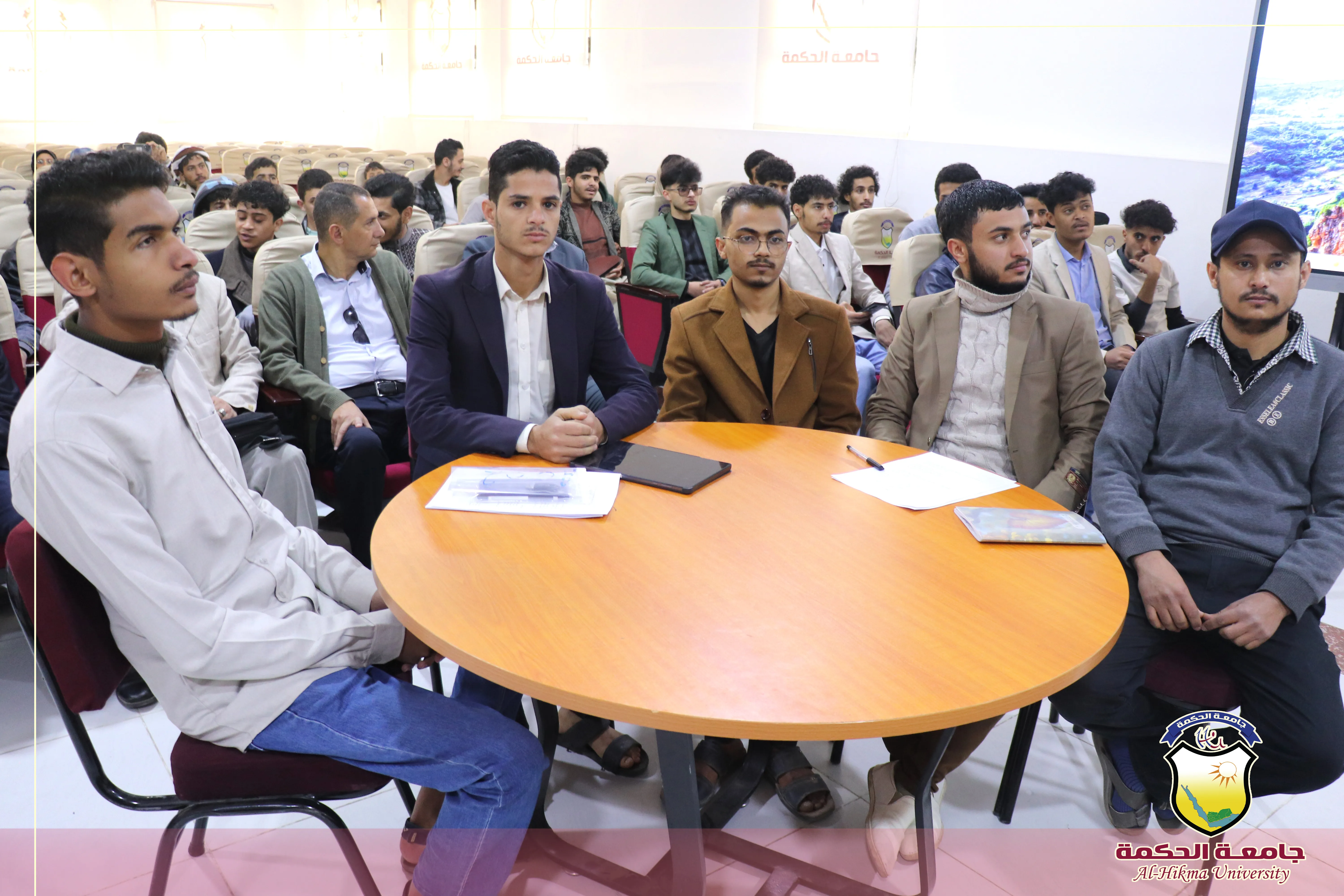 جامعة الحكمة تقيم محكمة افتراضية متخصصة في جمع الأدلة الرقمية بحضور قيادات أكاديمية وقضائية