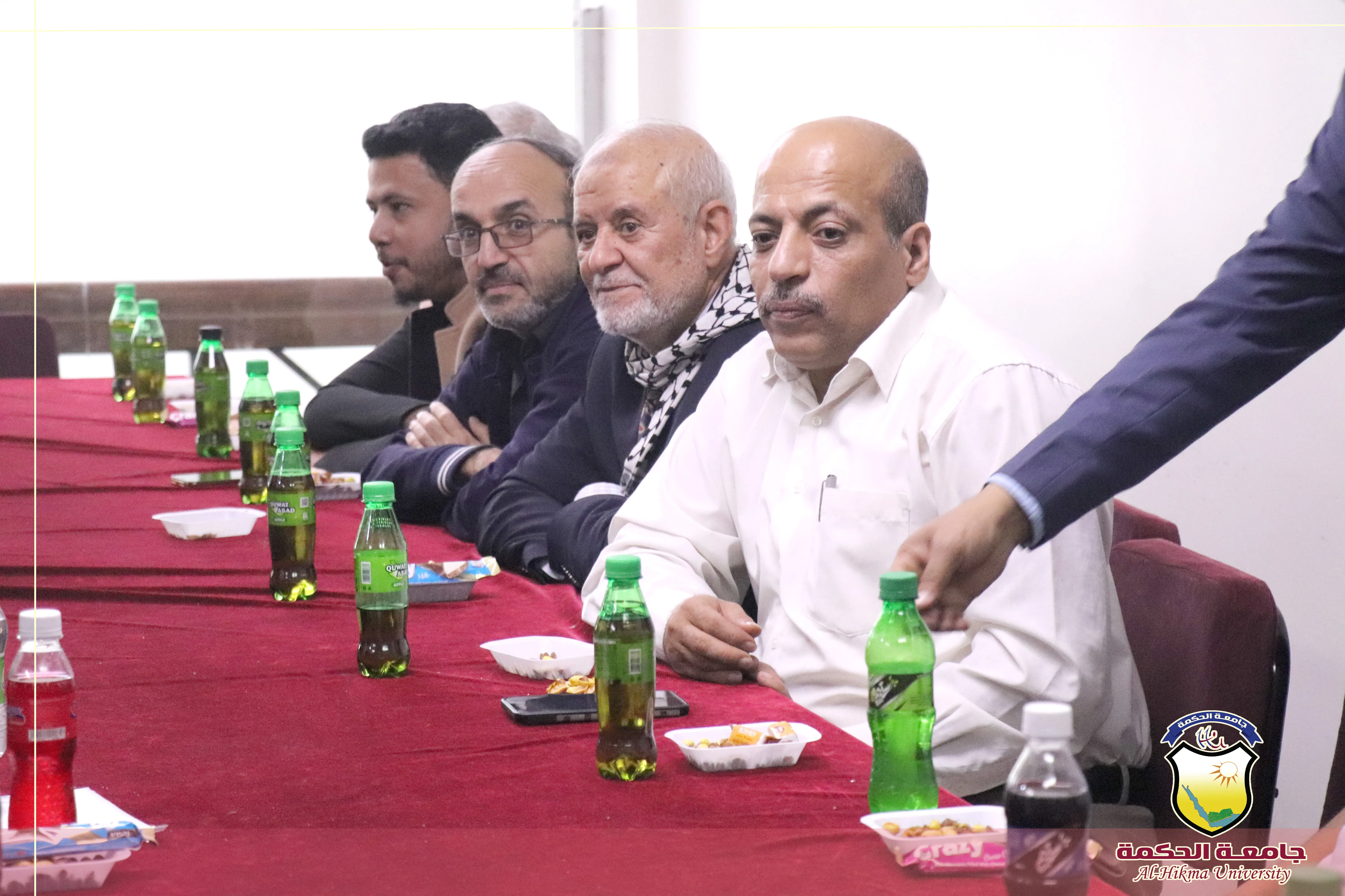 جامعة الحكمة تقيم جلسة معايدة للكادر الإداري والأكاديمي بمناسبة عيد الفطر المبارك 1447هـ