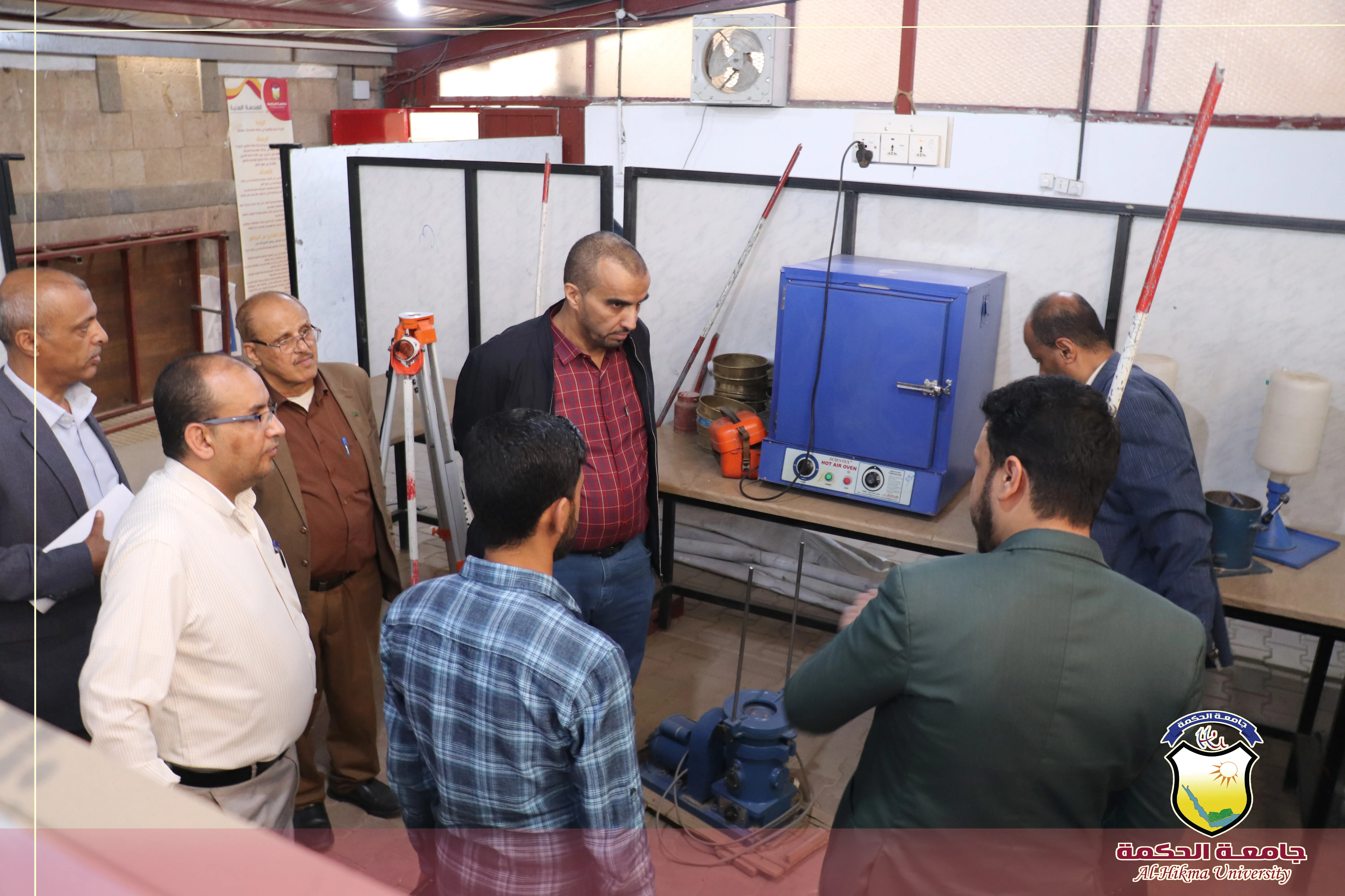 جامعة الحكمة تستقبل الكادر الزائر من مجموعة هائل سعيد أنعم وشركاه لتعزيز الشراكة والاطلاع على العملية التعليمية