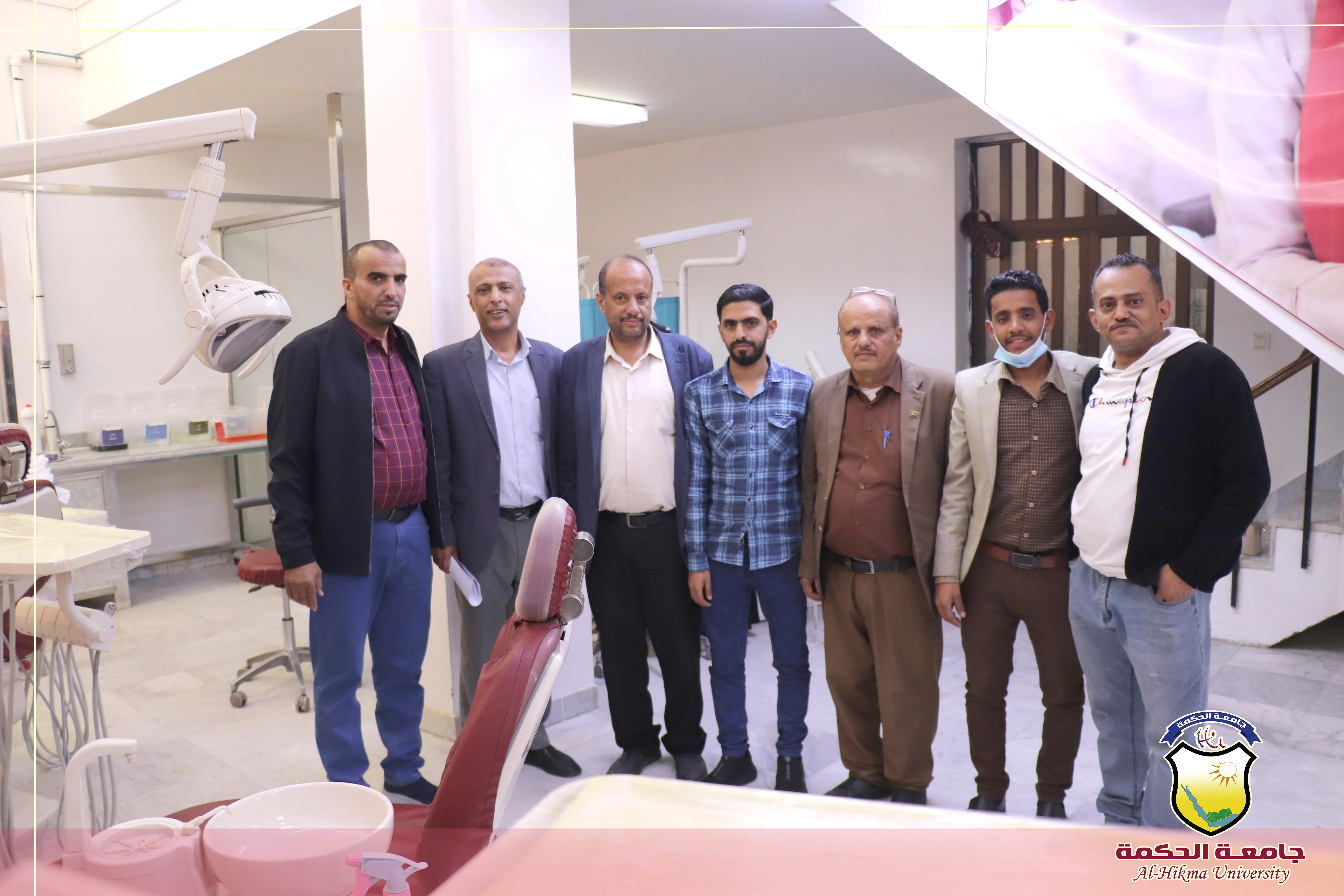 جامعة الحكمة تستقبل الكادر الزائر من مجموعة هائل سعيد أنعم وشركاه لتعزيز الشراكة والاطلاع على العملية التعليمية