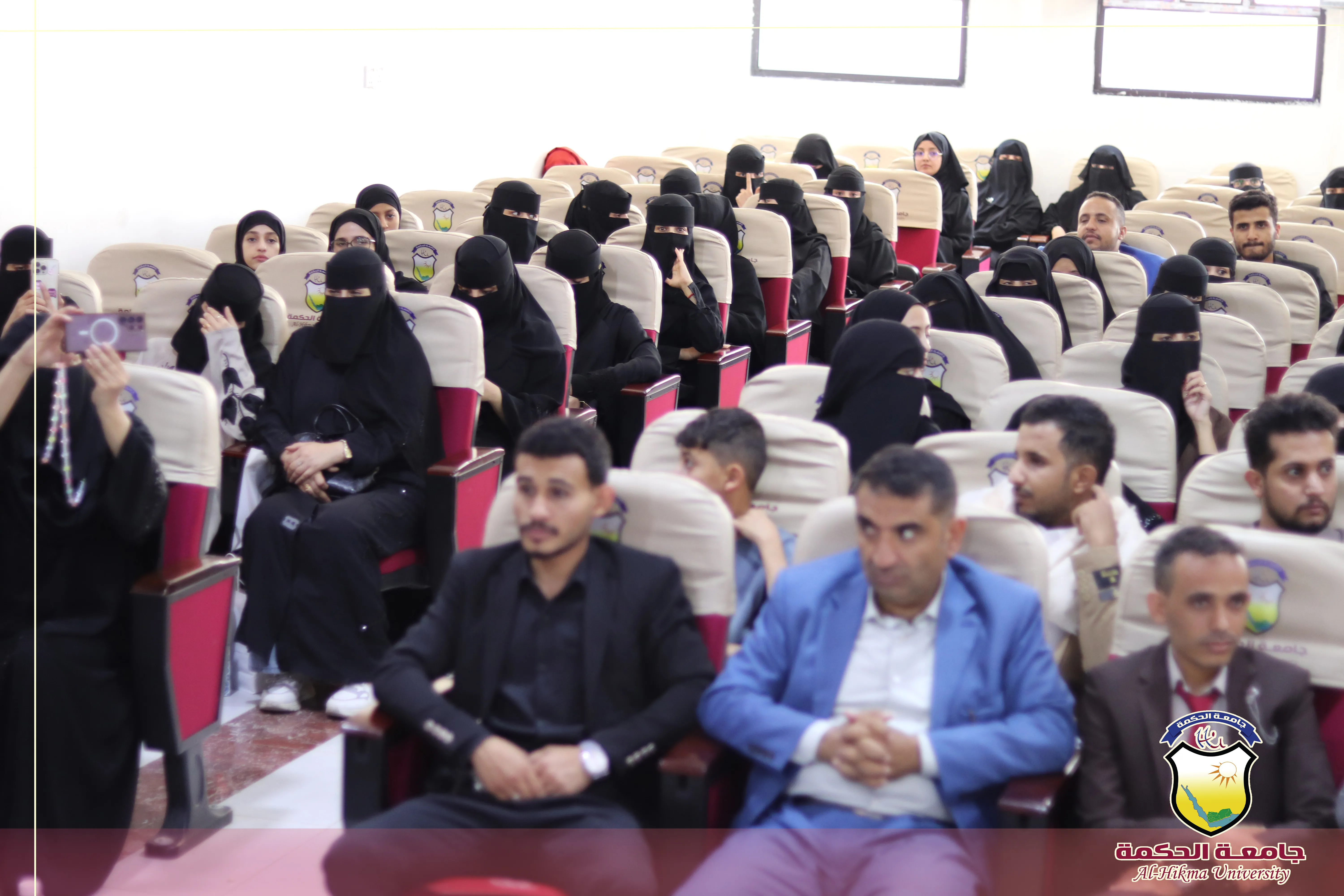 جامعة الحكمة - اليمن تفتتح الاسبوع العلمي لمناقشة أبحاث تخرّج طلبة الدفعة الثامنة من قسم علوم الصيدلة بكلية العلوم الطبية