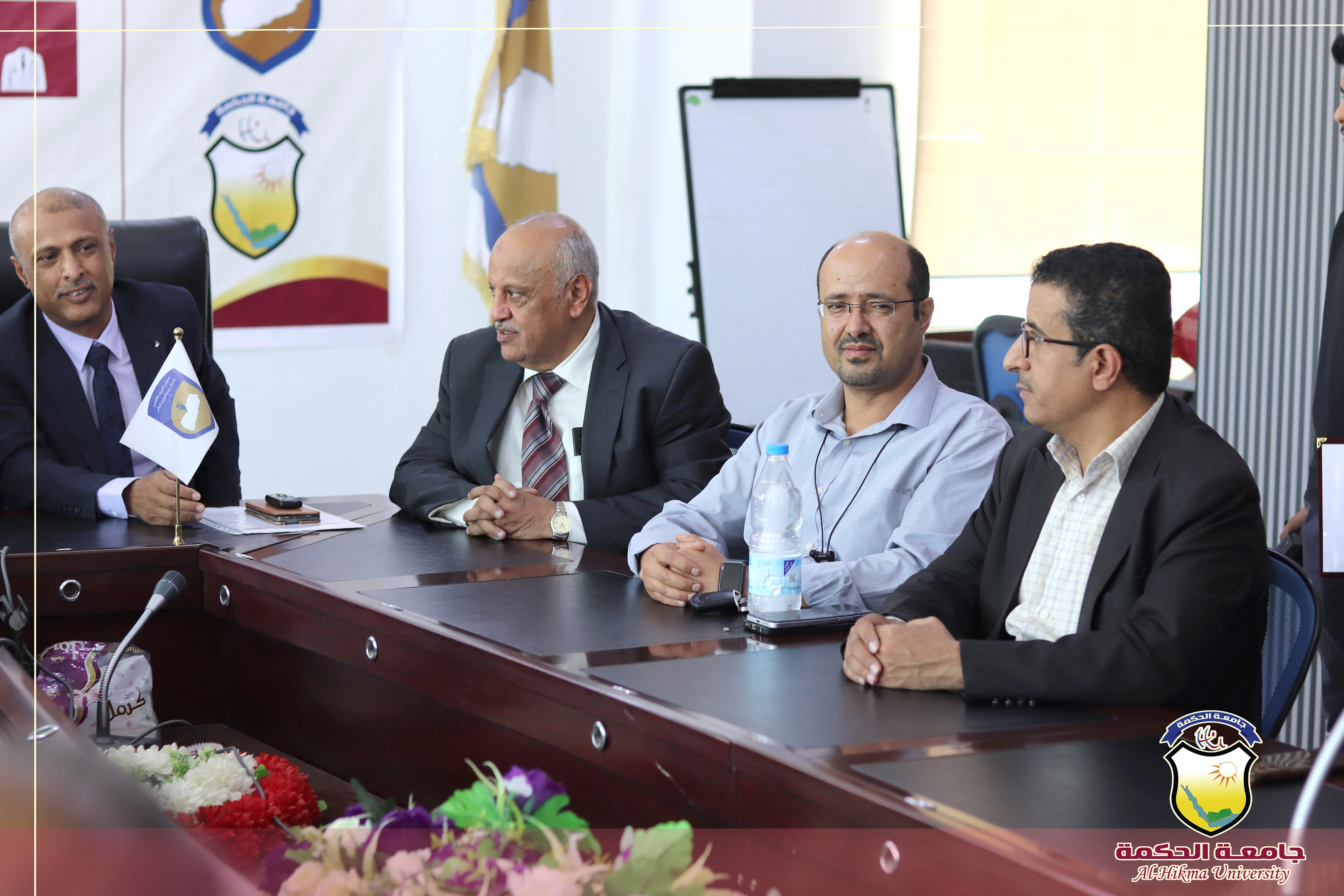 جامعة الحكمة تسلّم طلب اعتماد برنامجي الطب والجراحة وطب الأسنان لمجلس الاعتماد الأكاديمي وضمان جودة التعليم باليمن
