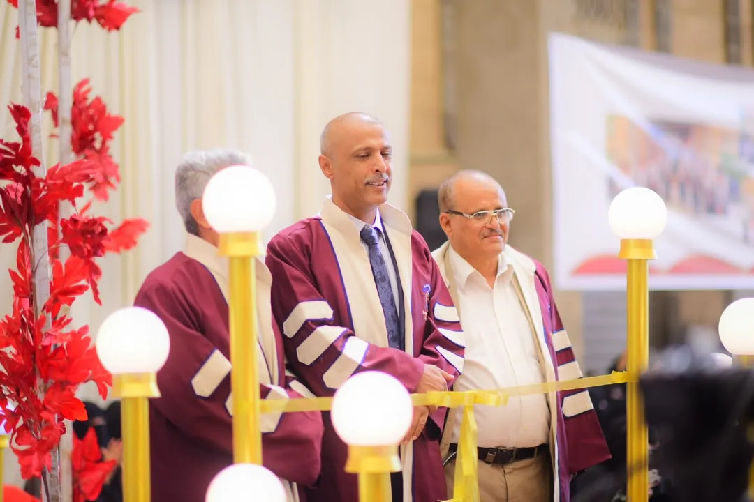 جامعة الحكمة بصنعاء تدشن مشروع احتفالات التخرج لجميع كلياتها بحفل خطابي لخريجي كلية العلوم الإدارية و الإنسانية