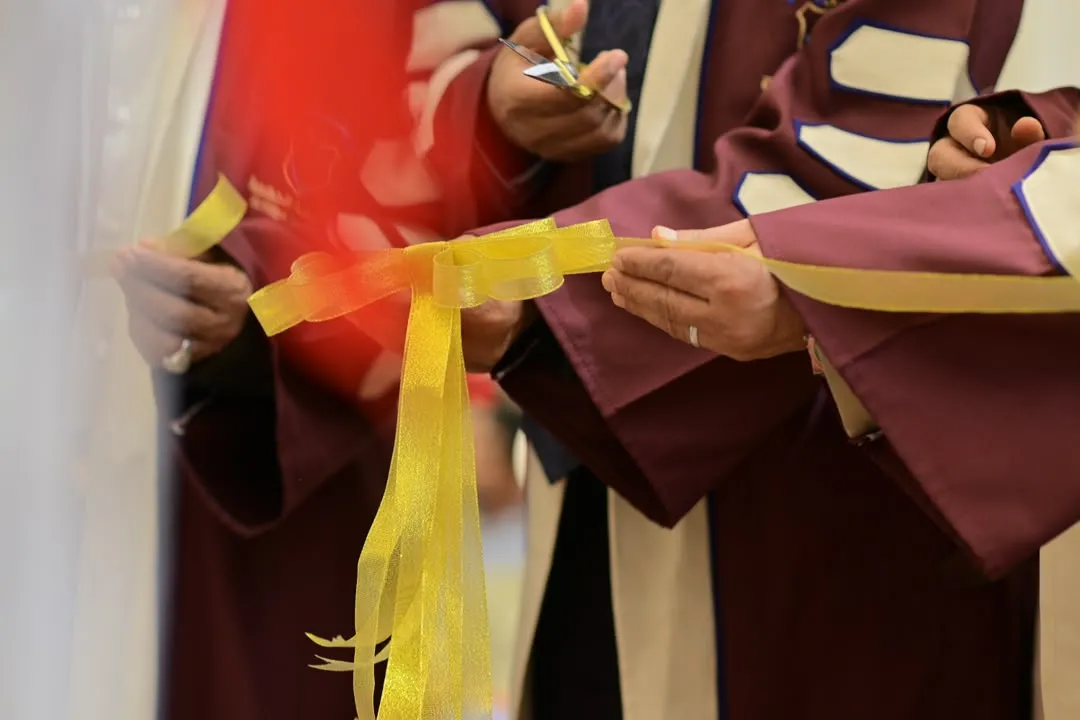 جامعة الحكمة بصنعاء تدشن مشروع احتفالات التخرج لجميع كلياتها بحفل خطابي لخريجي كلية العلوم الإدارية و الإنسانية